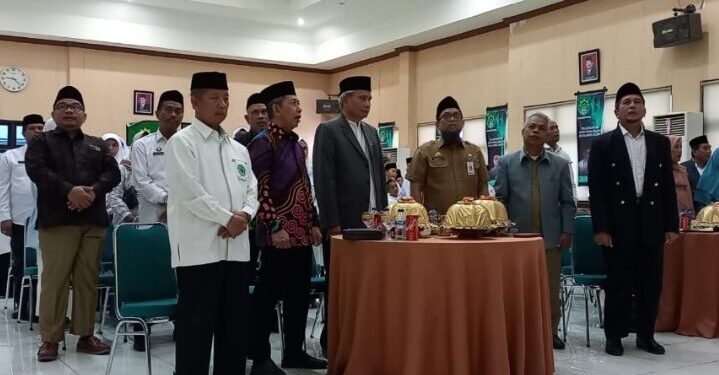 ketua-umum-mui-sulsel-hadiri-pelantikan-ddi-sulsel 