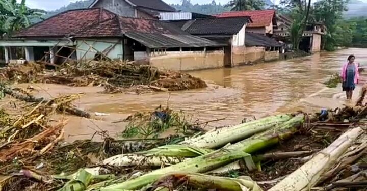 Banjir Rendam Mushalla di Trenggalek, Pengeras Suara Hingga Karpet Rusak. Ayo Dibantu!