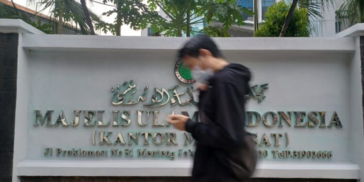 DSN MUI Sosialisasikan Sepuluh Fatwa Terbaru Terkait Ekonomi dan Keuangan Syariah Secara Daring