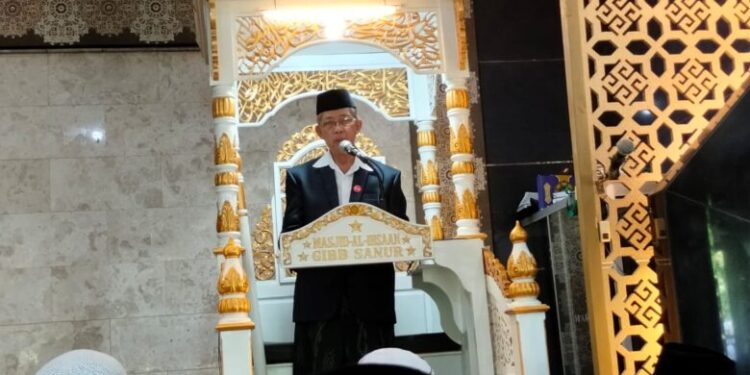 ketua-umum-mui-sulsel-bawakan-khutbah-jumat-di-masjid-al-ihsan-denpasar-bali