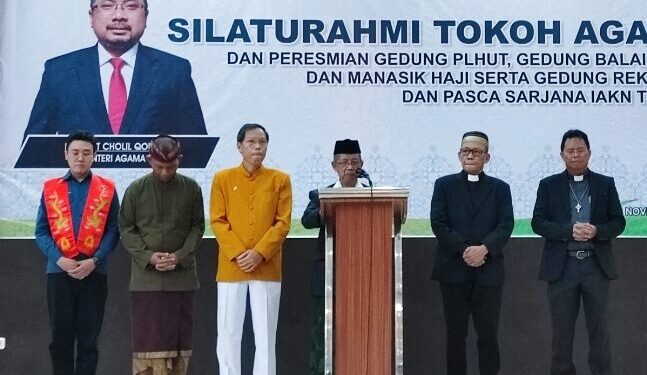ketum-mui-sulsel-pimpin-doa-bersama-para-pemuka-agama-saat-silaturahmi-bersama-menteri-agama