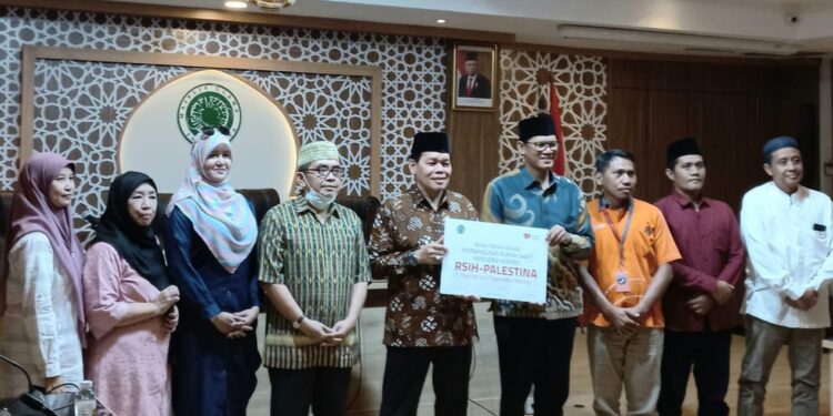 Rumah Zakat Salurkan Donasi Kepada MUI untuk Pembangunan RSIH Palestina