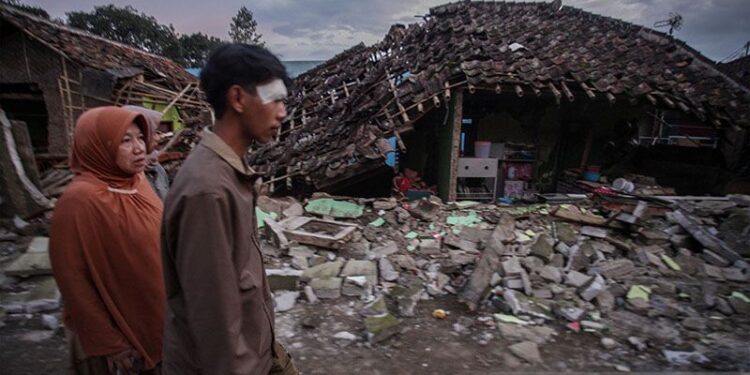 3 Hikmah di Balik Bencana Gempa Bumi Bagi Muslim