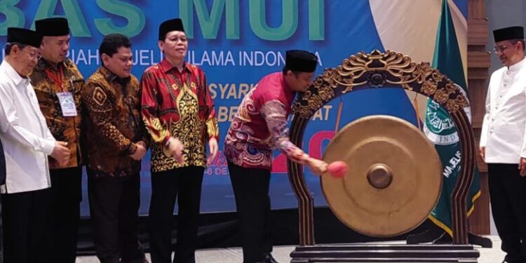 rakornas-pinbas-mui-resmi-dibuka-gubernur-sulsel