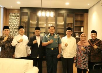 Silaturahim ke MUI, KSAL Turut Luncurkan Buku Doa Khusus Prajurit TNI AL