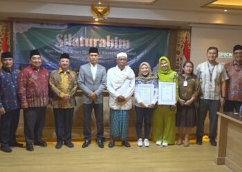 Serahkan Ketetapan Halal PT Surveyor Indonesia, Ketua MUI Tegaskan Peran Penting LPH