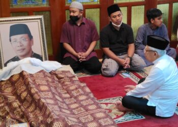Takziyah ke Mantan Sekjen MUI Ichwan Sam, Wapres Ungkap Kedekatannya dengan Almarhum