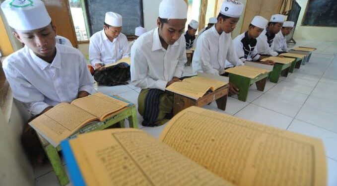 Keutamaan Guru dan Penuntut Ilmu Menurut Sabda Rasulullah SAW