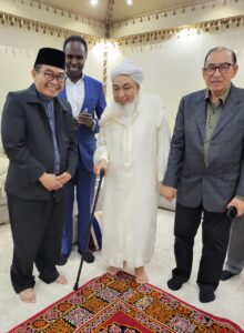 Foto bersama saat diterima oleh Syekh Abdullah bin Bayyan di kediamannya