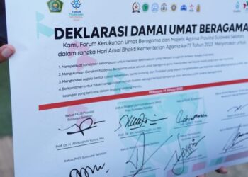 ketua-mui-sulsel-tandatangani-deklarasi-damai-umat-beragama