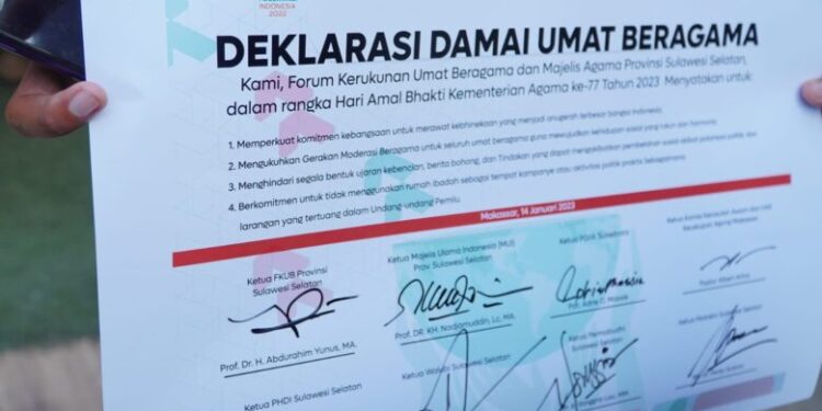 ketua-mui-sulsel-tandatangani-deklarasi-damai-umat-beragama