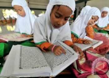 Adab Membaca dan Mendengarkan Lantunan Ayat Alquran, Ini yang Harus Dilakukan