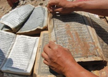 3 Cara Memperlakukan Mushaf Alquran yang Rusak