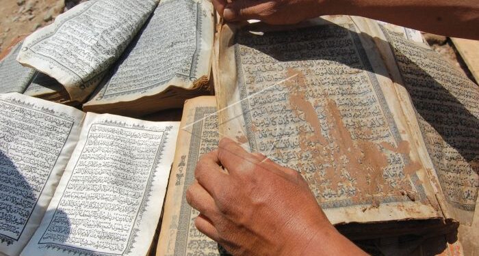 3 Cara Memperlakukan Mushaf Alquran yang Rusak