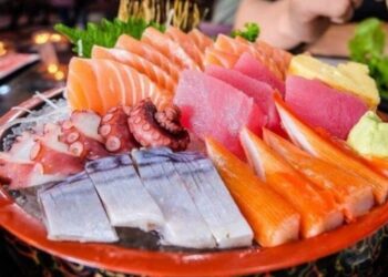 hukum-makan-daging-mentah-dan-ikan-mentah