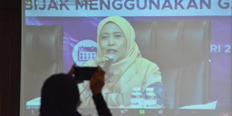 Nyai Badriyah Fayumi: Fondasi Berperilaku Bijak di Dunia Maya Harus Punya Ilmu