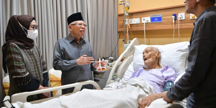 Wapres Jenguk KH Ali Yafie dan Doakan Kesembuhan Beliau