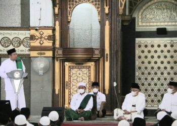 Kiai Cholil Ungkap 3 Pesan Isra Miraj dalam Istighasah di Masjid Cianjur