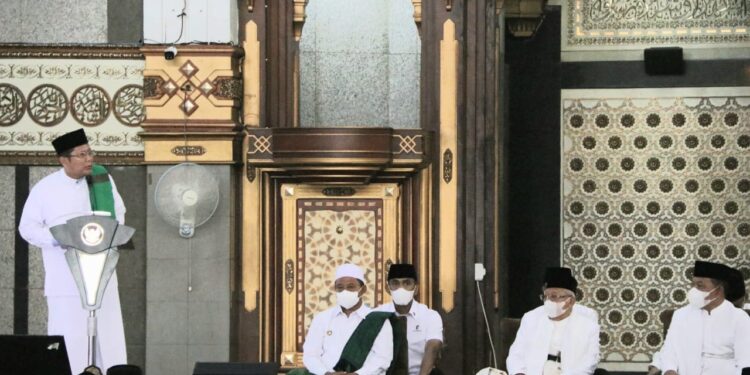 Kiai Cholil Ungkap 3 Pesan Isra Miraj dalam Istighasah di Masjid Cianjur