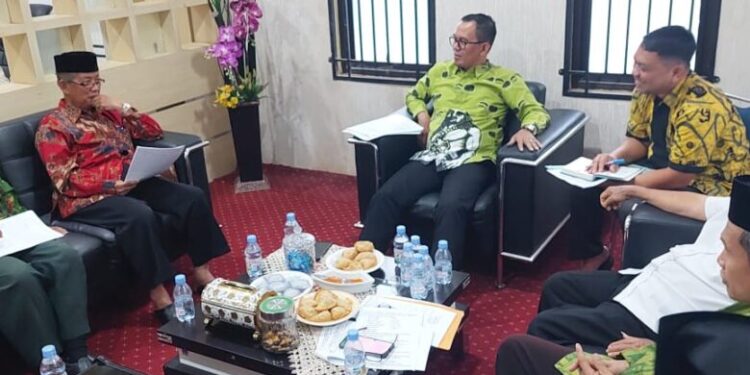 rapat-penyusunan-jadwal-imsakiyah,-ketum-mui-imbau-ikuti-pemerintah