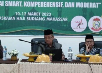 ketum-mui-sulsel-sampaikan-moderasi-islam-di-idmi