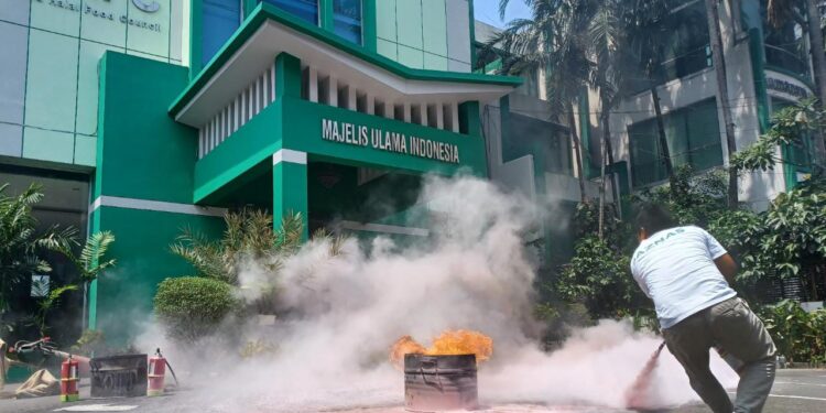 Puluhan Pegawai Berhasil Padamkan Api Kebakaran di Gedung MUI