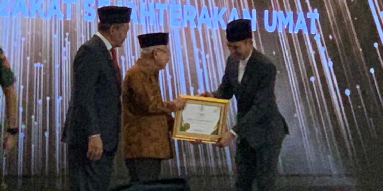 Ketua MUI Prof Asrorun Niam Sholeh Raih Penghargaan BAZNAS Award 2023