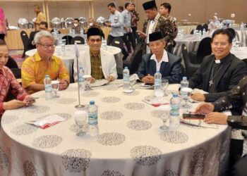 ketum-mui-hadiri-malam-kenal-pamit-kapolda-sulsel