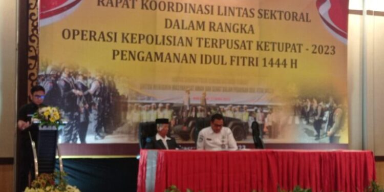 ketum-mui-hadiri-rakor-lintas-sektoral-operasi-ketupat-polda-sulsel