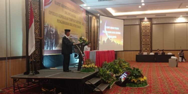 dihadapan-polda-sulsel,-ketum-mui-sampaikan-persatuan-umat