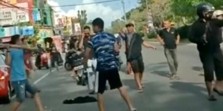 bentrok-pengantar-jenazah,-mui-sulsel-jelaskan-adab-pelaksanaannya