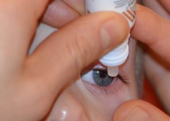 Gunakan Obat Tetes Mata Saat Berpuasa, Perhatikan Catatan Berikut