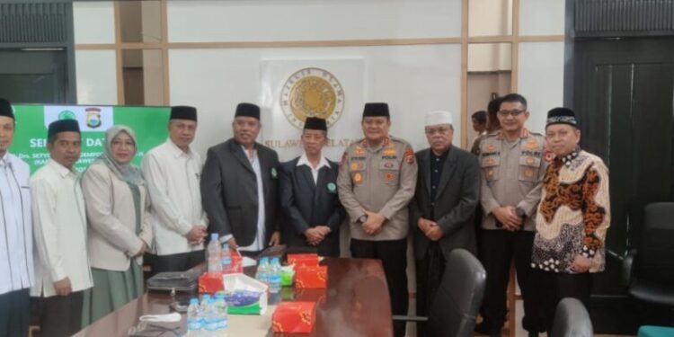 ketua-mui-terima-kunjungan-kapolda-sulsel,-ini-yang-dibahas