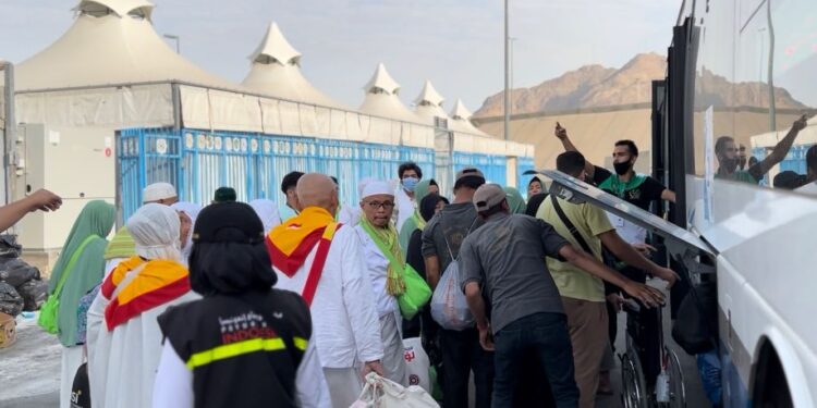 Lempar Jumrah Selesai, Jamaah Nafar Awal Bersiap Kembali ke Makkah