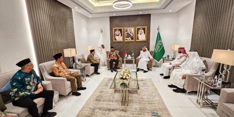 Bertemu Menhaj Saudi, Menag Sampaikan Problem Layanan Armina 1444 H