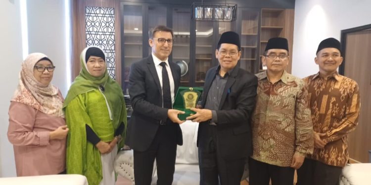 Kunjungi MUI, Duta Besar Talip Kucukcan Tawarkan Pertukaran Ulama Fatwa dengan Turki